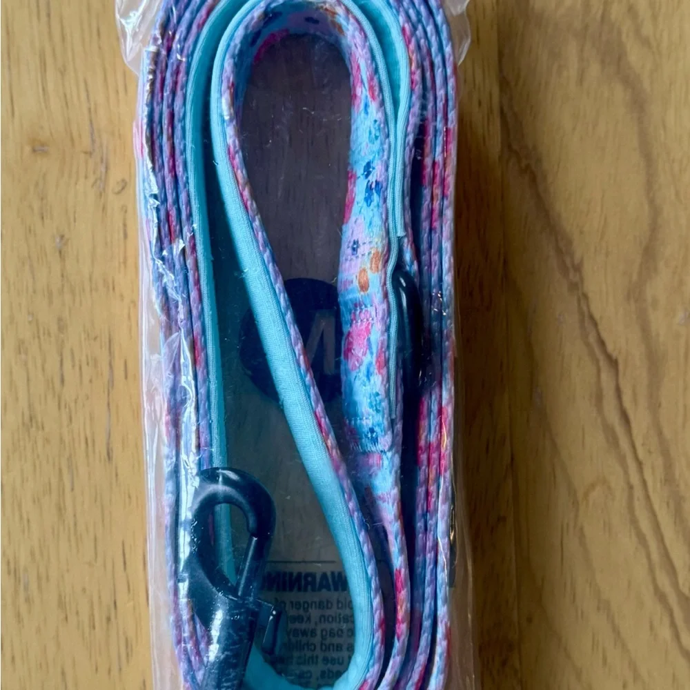 Medium Floral Pattern Dog Leash - Blue & Pink